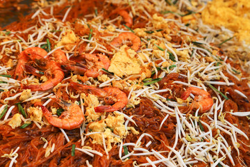 Closeup of Thai style fried noodle with prawns, egg and bean sprouts.