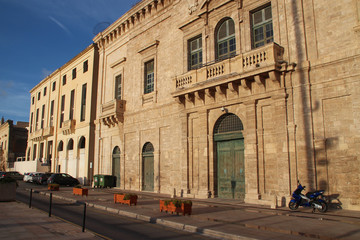 Fototapeta na wymiar building (palace ?) in vittoriosa (cospicua) malta 