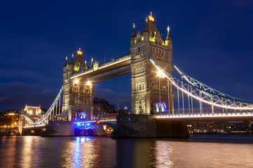 Fototapeta na wymiar The Tower Bridge in the blue hour