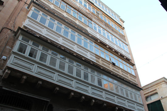 flats building (?) in valletta (malta)