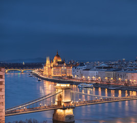 Naklejka na ściany i meble Amazing Chain Bridge with the Parliament in Budapest, Hungary