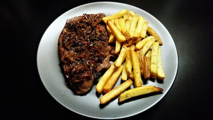 Foie de boeuf, échalottes et frites