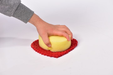 2枚のスポンジと手