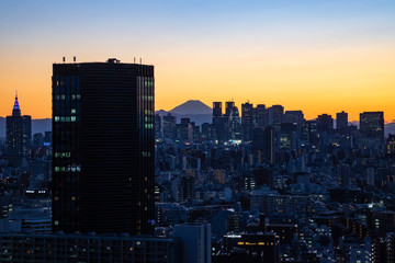 〈東京都文京区〉文京シビックセンターからの東京の夕焼け 富士山と新宿方面