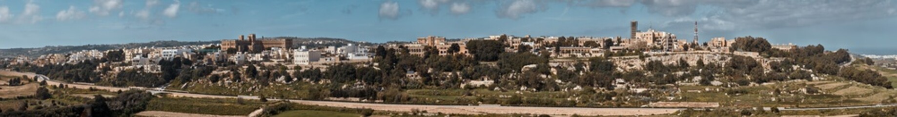 Fototapeta na wymiar Mtarfa panoramic from Mdina