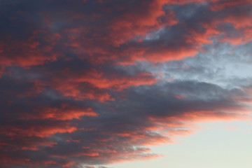 Naklejka na ściany i meble Nuvole rosse al tramonto