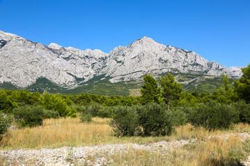 Fototapeta na wymiar View of the Croatian mountains in Promajna.
