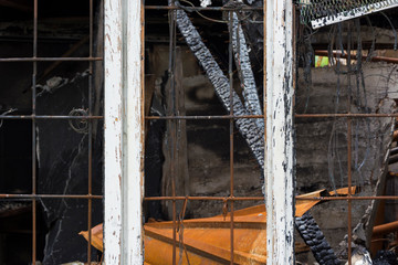 Okno budynek po pożarze © Heroc