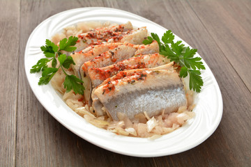 śledzie marynowane z suszonymi pomidorami © robert6666