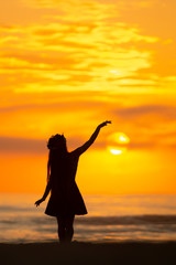Fototapeta premium Girl sunset