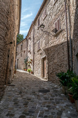 Fototapeta na wymiar Historical center of Piobbico with ancient stone houses and ancient church