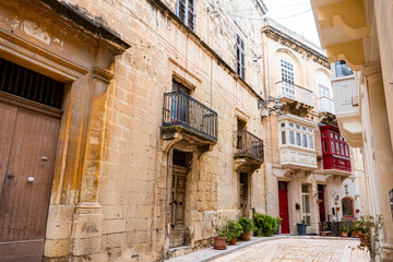 Fototapeta na wymiar narrow street in Malta