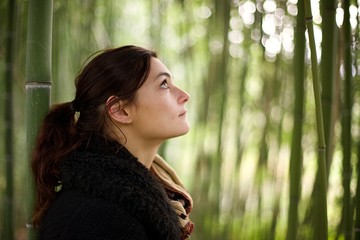 Jeune femme portrait bambou - nature