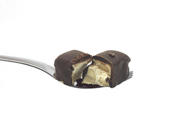 forchetta torrone ricoperto di cioccolato