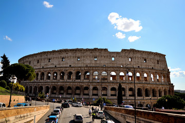 Fototapeta na wymiar March 8th 2020, Rome, Italy: View of the Colosseum with few tourists due to the coronavirus