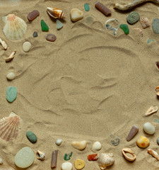 Fototapeta na wymiar flatlay with space in the center on a sandy beach with shells and pebbles