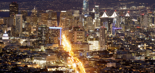 Panoramic view of San Francisco Downtown on a clear evening. Twin Peaks, San Francisco, California, USA.
