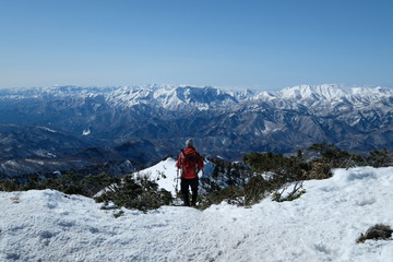 百名山武尊山。厳冬期の山岳風景