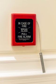 Fire alarm box with glass breaker