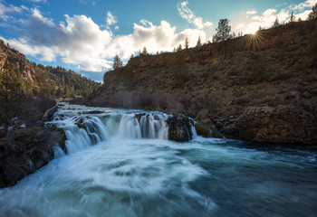 Fototapeta na wymiar Waterfall in oregon along the deschutes river