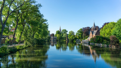 Parque Minnewater y lago del amor Brujas, Bélgica