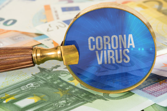 Euro Geldscheine, Lupe und Coronavirus in Europa