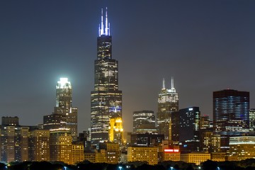 Naklejka premium Beautiful view of Chicago skyline at night, Illinois, USA