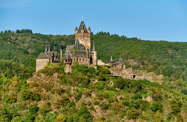 Fototapeta na wymiar Beautiful Reichsburg castle on a hill in Cochem, Germany