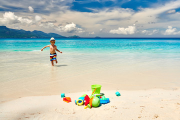 Fototapeta na wymiar Three year old toddler playing on beach