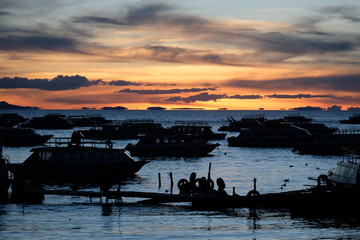 チチカカ湖の夕暮れ。ボリビア。LagoTiticacai