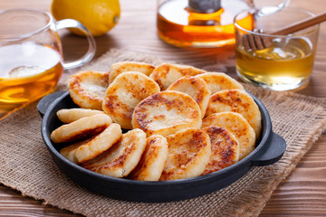 Cottage cheese pancakes with honey