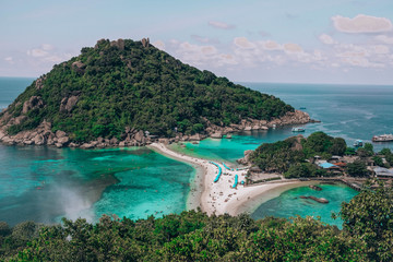 Fototapeta na wymiar Koh Nang Yuan is scenic seascape viewpoint in Thailand