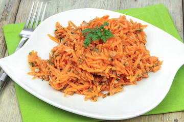 assiette de carottes râpées à la vinaigrette