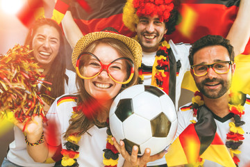Deutsche Fans feiern ein Fussball meisterschaft Sieg