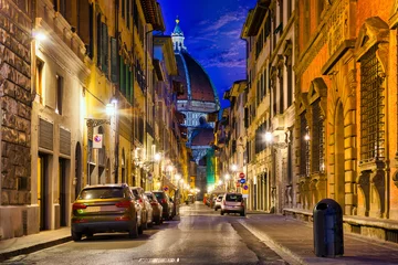 Foto op Plexiglas Straat van Florence en kathedraal © Givaga