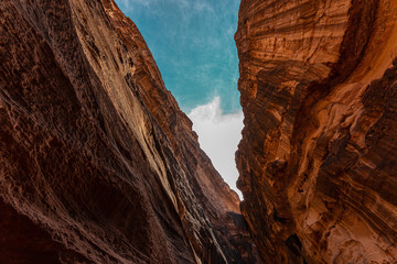 Passage through Sik canyon to the temple-mausoleum of Al Khaznen in the city of Petra in Jordan.  © Evgeniy