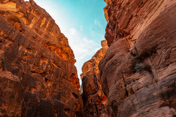 Passage through Sik canyon to the temple-mausoleum of Al Khaznen in the city of Petra in Jordan. 