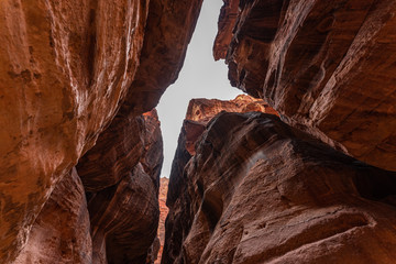 Passage through Sik canyon to the temple-mausoleum of Al Khaznen in the city of Petra in Jordan. 