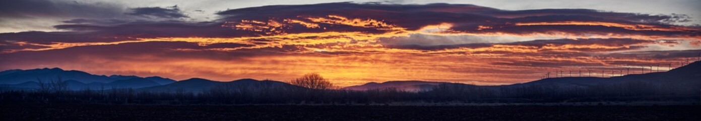 Fototapeta na wymiar Panoramica del Sunrise Español