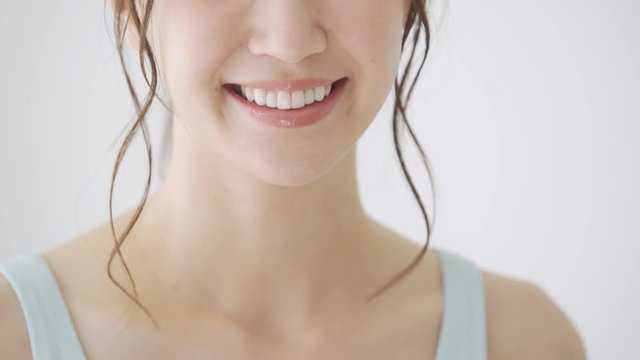 女性・オーラルケア・口・歯
