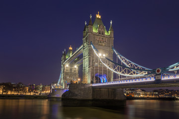Fototapeta na wymiar The nighttime atmosphere of the European capital, London, UK