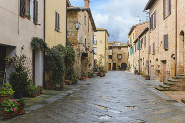 Fototapeta na wymiar Walk on a rainy day through the streets of the beautiful town, Pienza, Tuscany