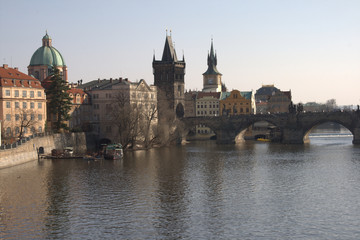 Obraz na płótnie Canvas Budapest cerca del río