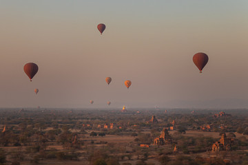 Naklejka premium Beautiful View of Bagan at Sunrise with Hot Air Balloons over Temples Stupas Pagodas