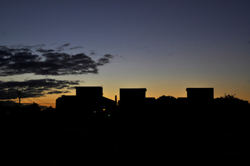 Fototapeta na wymiar Dramatic sunrise in the city