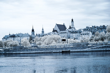 Widok na Stare Miasto w Warszawie w podczerwieni