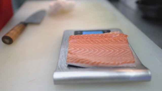 Chef Weighing 2 Pieces Of Salmon Fillet On A Scale, Preparing For Salmon Steak, The Concept Of Salmon Hygiene Food Processor, Healthy Food Processing, The Seafood Industry, Butcher Guide Cuts Of Fish.