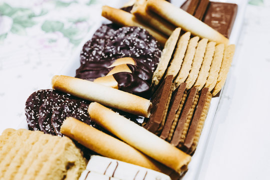 Assortiment de biscuits sucr&eacute;s au chocolat