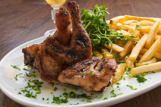 churrasco de frango com batatas fritas