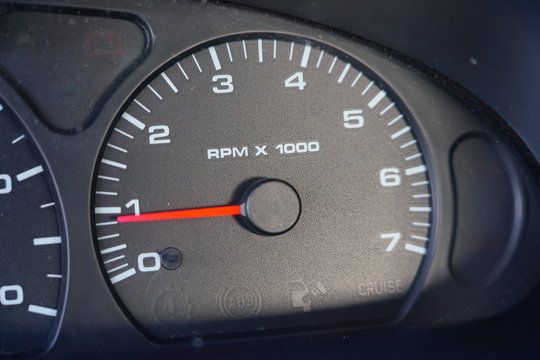 Vehicle speedometer and dashboard